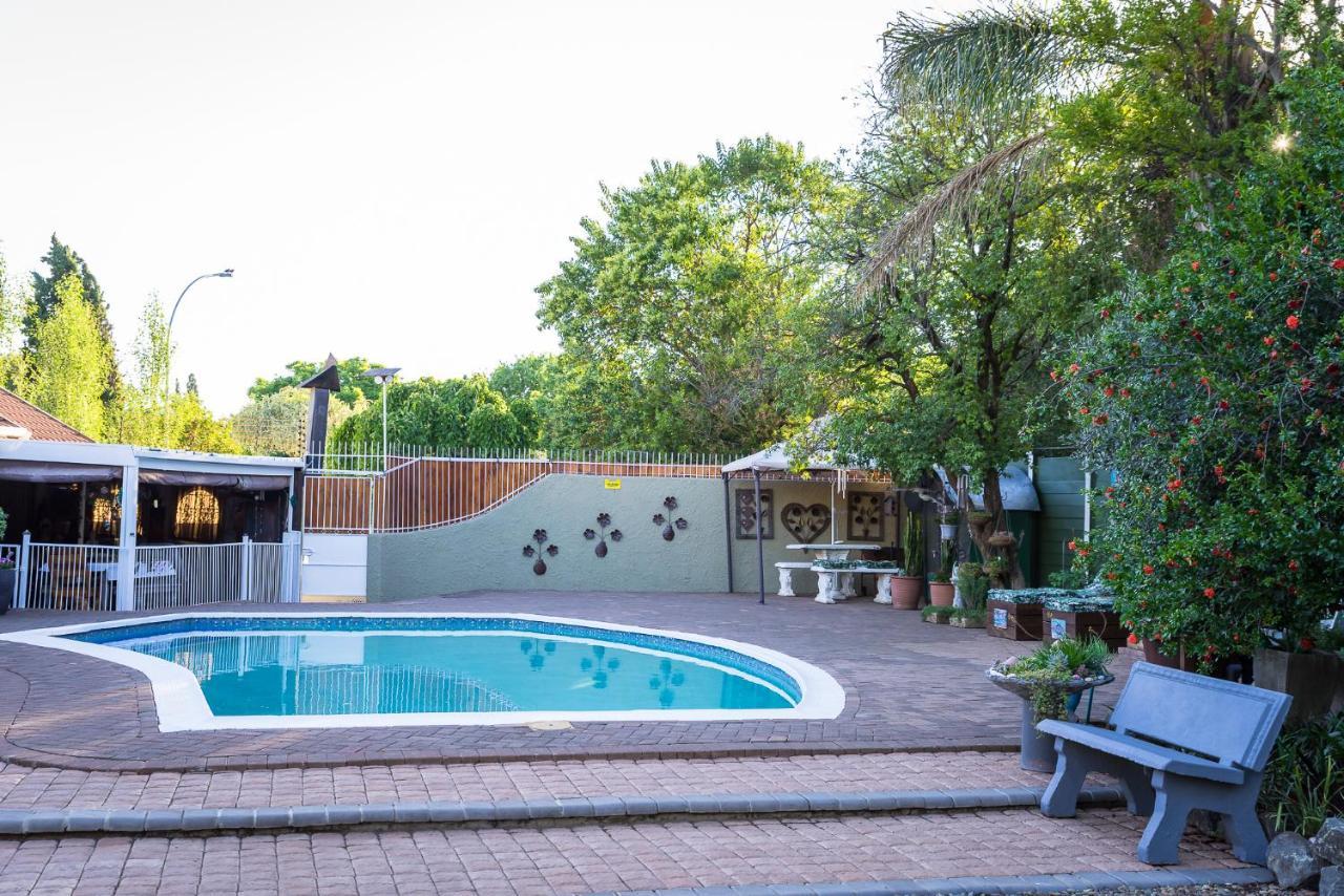 Gabbys Cottage Guesthouse Bloemfontein Extérieur photo