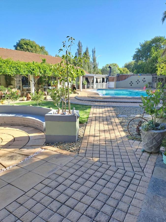 Gabbys Cottage Guesthouse Bloemfontein Extérieur photo