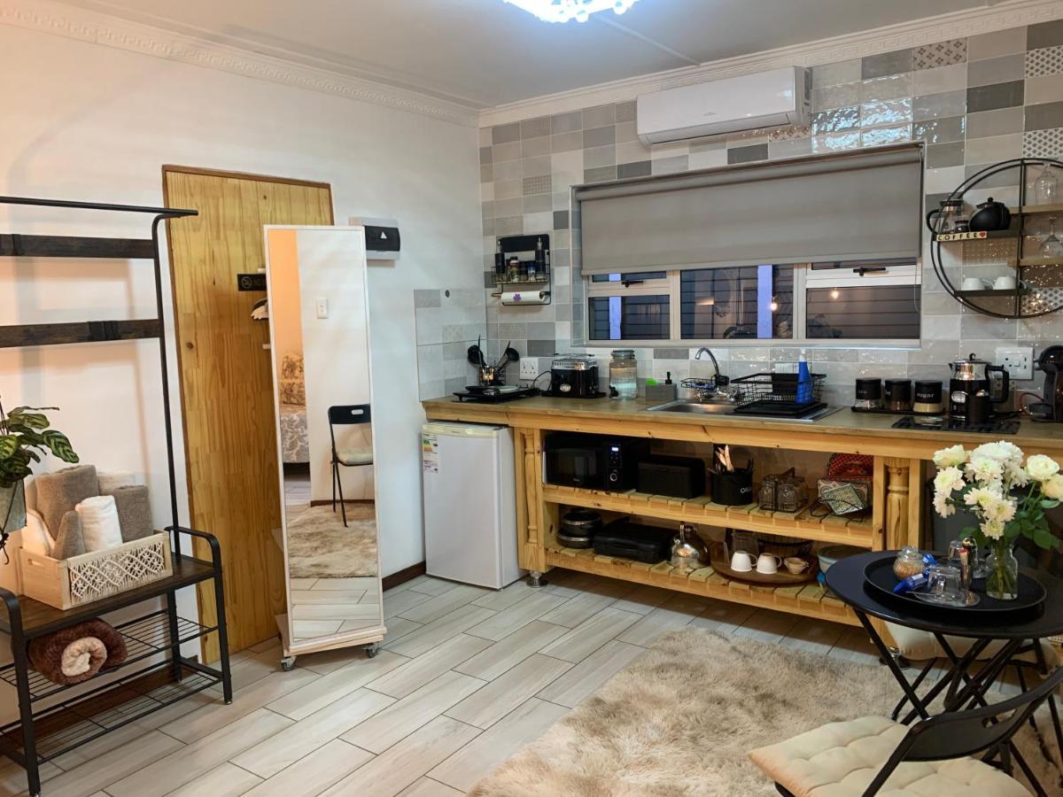 Gabbys Cottage Guesthouse Bloemfontein Extérieur photo