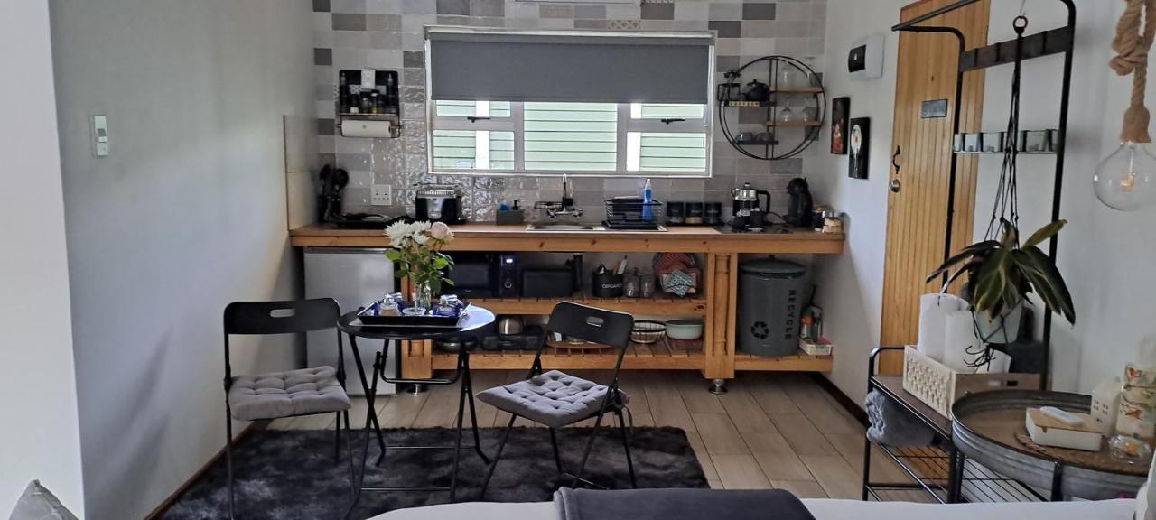 Gabbys Cottage Guesthouse Bloemfontein Extérieur photo